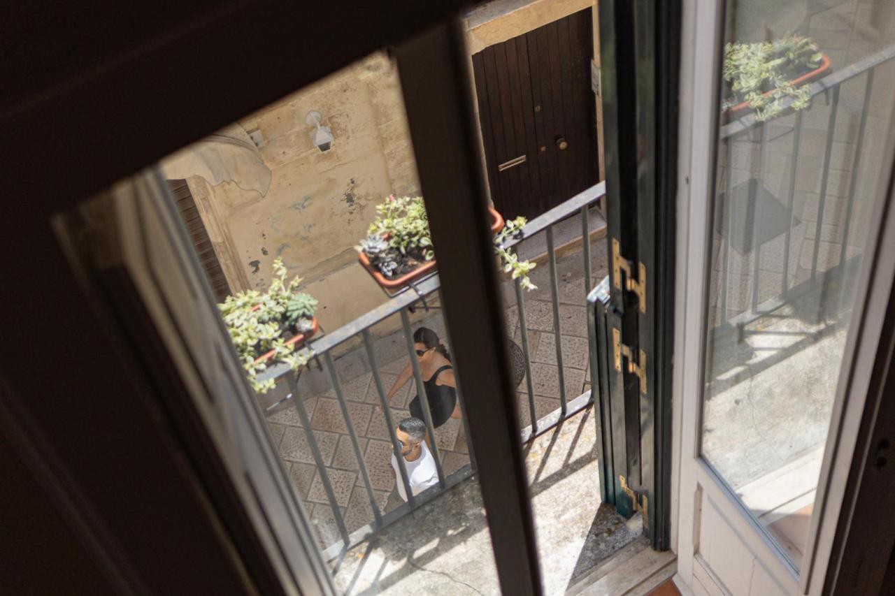 Palazzo Della Contessa - Suites & Breakfast Lecce Luaran gambar