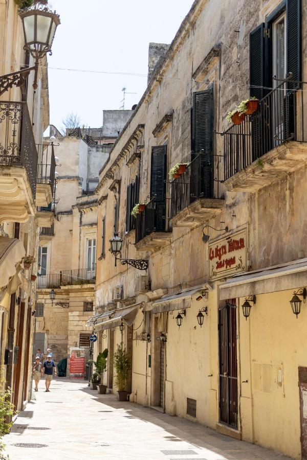 Palazzo Della Contessa - Suites & Breakfast Lecce Luaran gambar