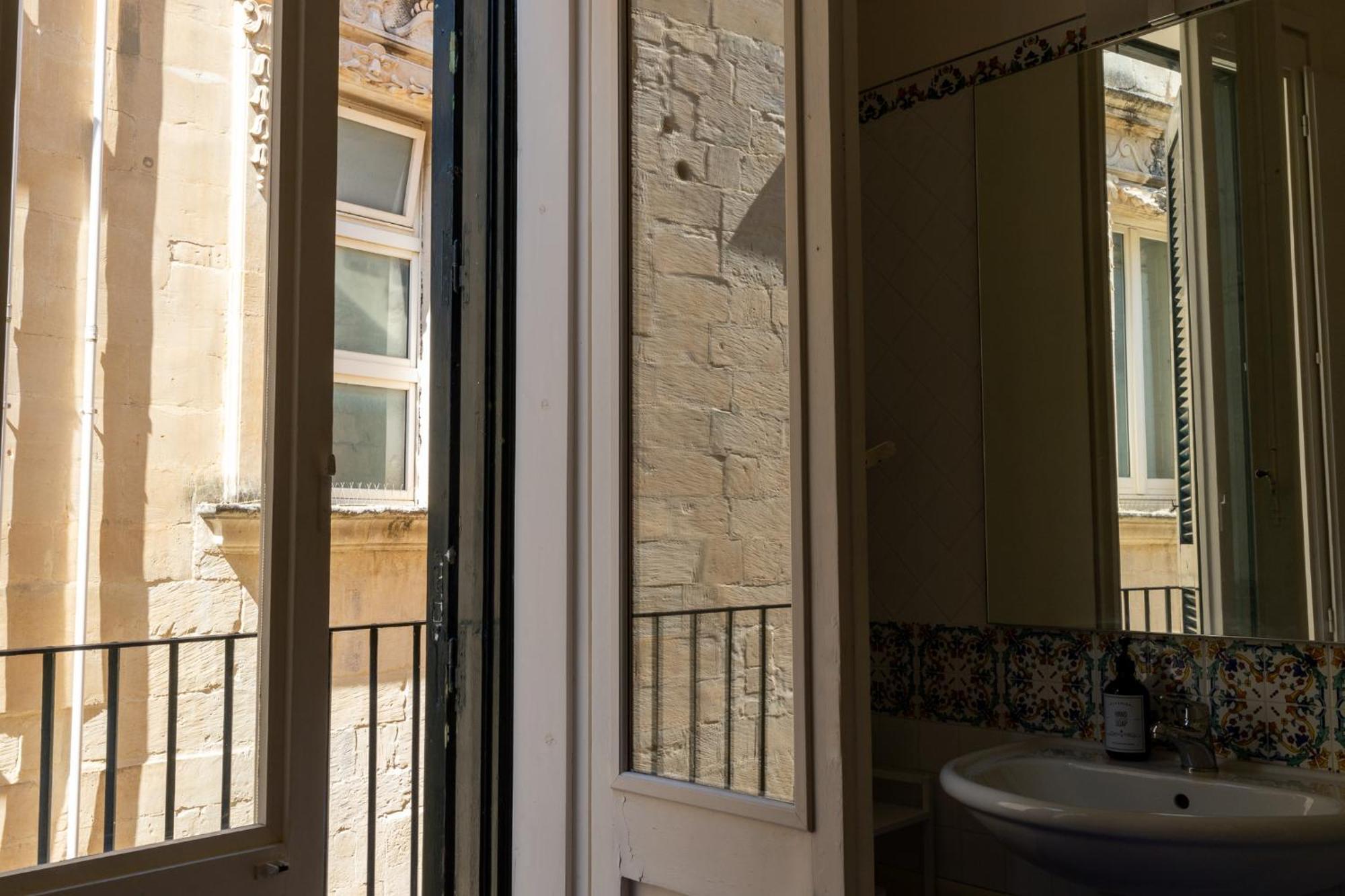 Palazzo Della Contessa - Suites & Breakfast Lecce Luaran gambar