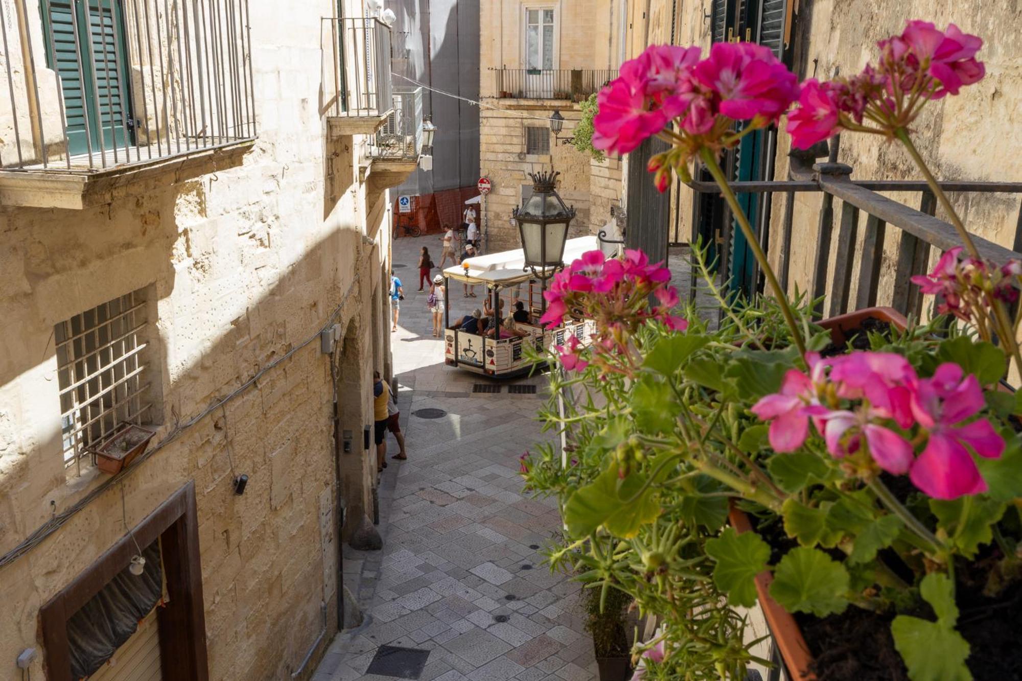 Palazzo Della Contessa - Suites & Breakfast Lecce Luaran gambar